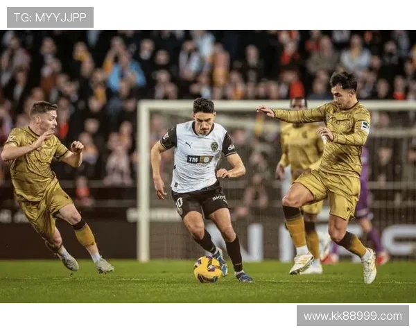 瓦伦西亚双星两球击败莱万特队